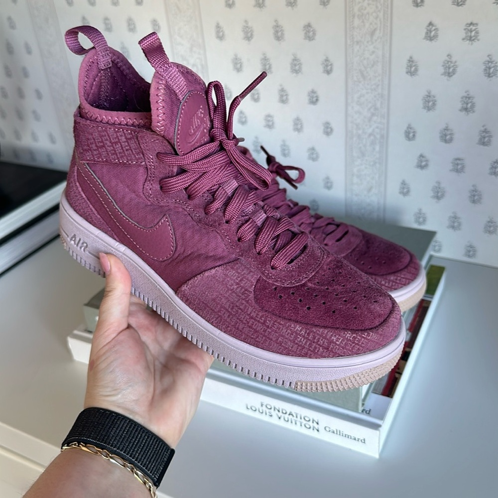 Nike Force is Female Airforce Mid Vintage